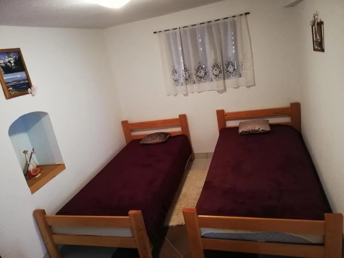 Apartman Cvita Tkon 0*,  Horvátország
