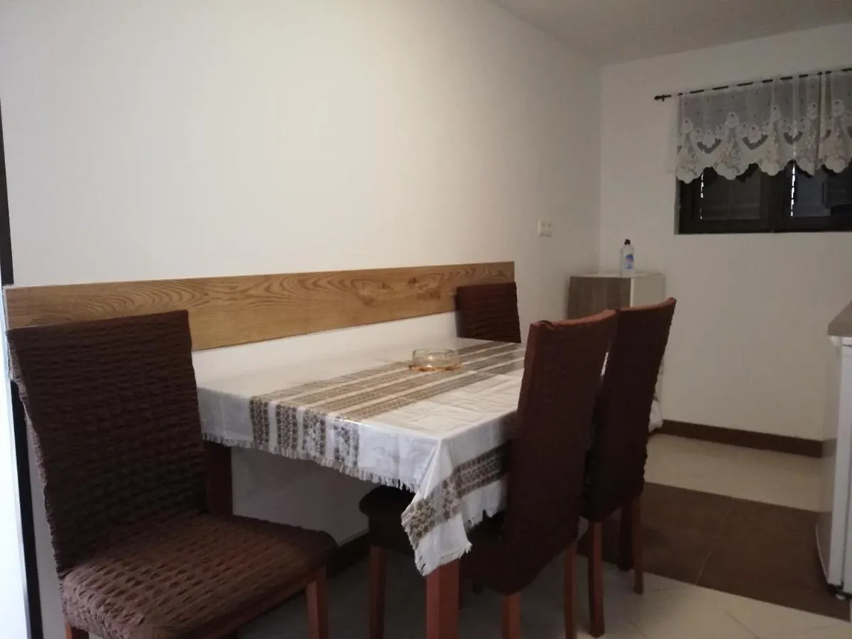 Apartman Cvita Tkon 0*,